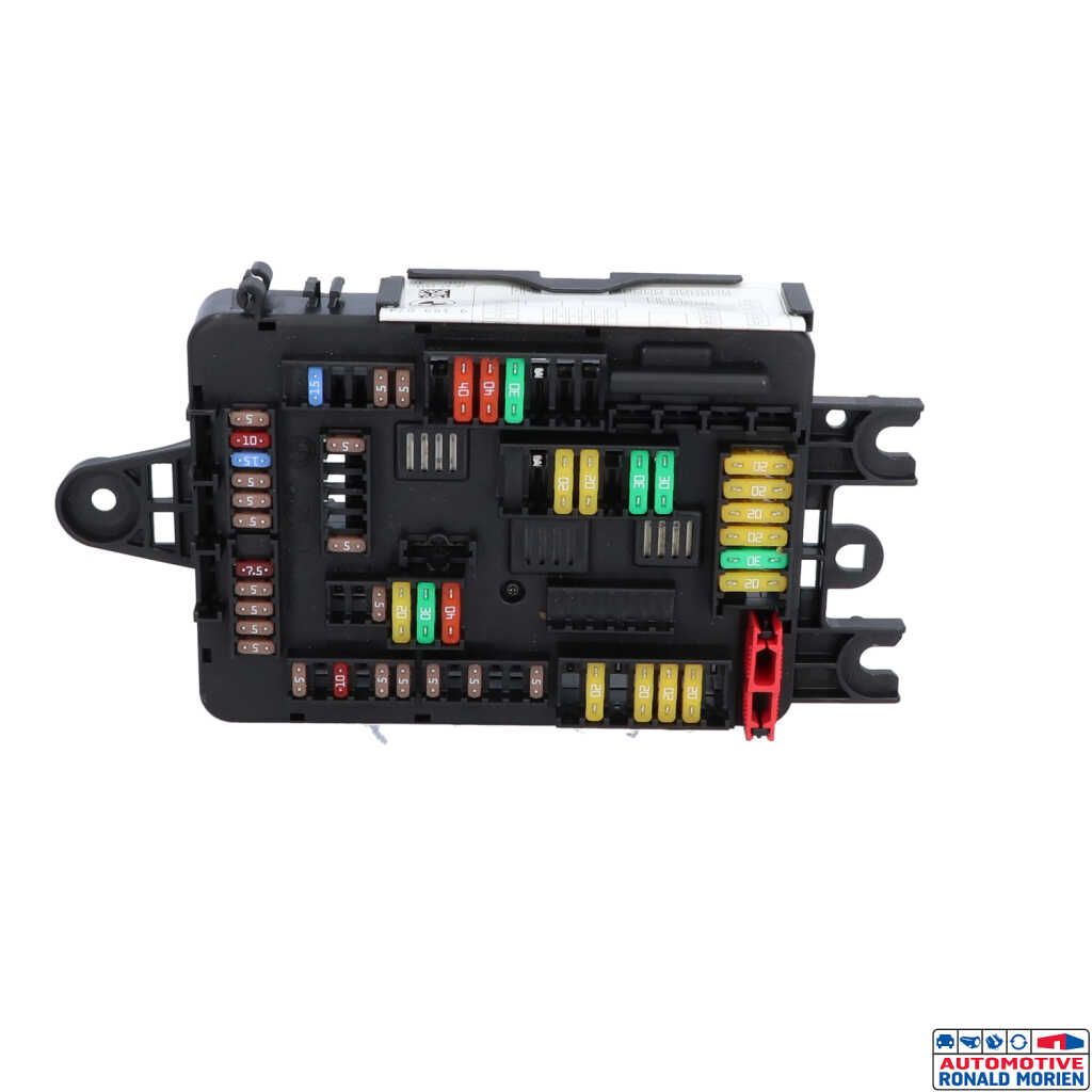 Used Fuse box BMW 2 serie (F22) 218i 1.5 TwinPower Turbo 12V Price € 29,00 Inclusive VAT offered by Automaterialen Ronald Morien B.V.