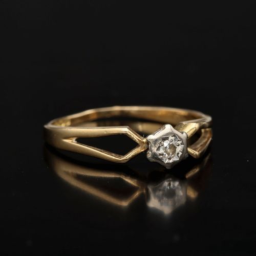 18ct Gold Diamond Ring. Birmingham 1968 image-1