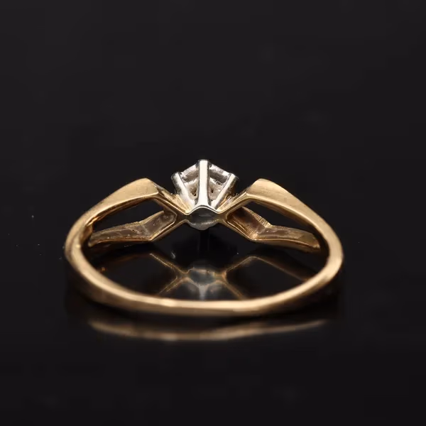 18ct Gold Diamond Ring. Birmingham 1968