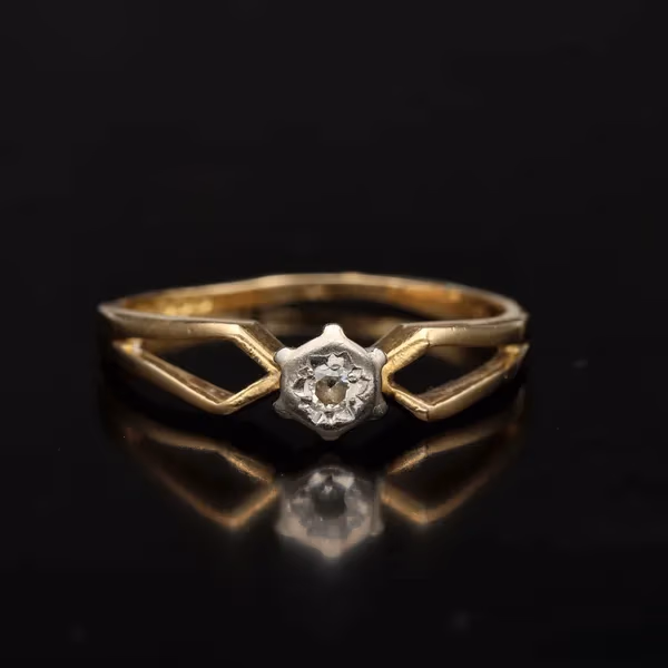 18ct Gold Diamond Ring. Birmingham 1968