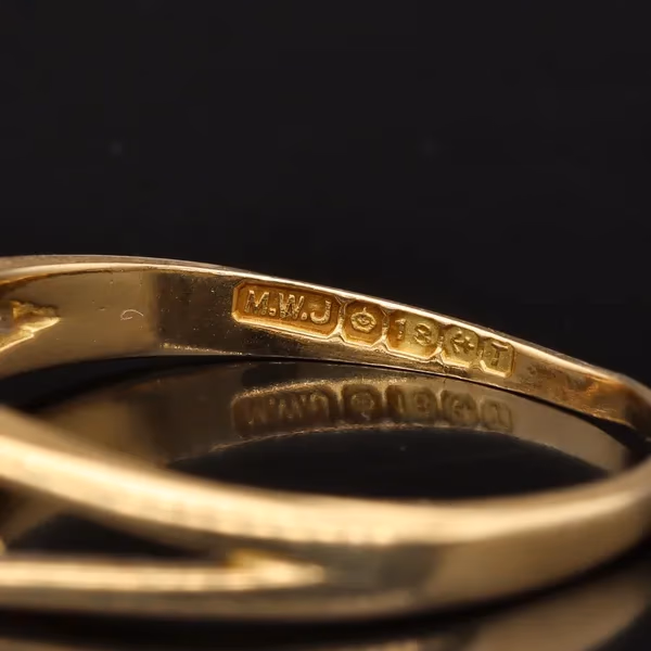 18ct Gold Diamond Ring. Birmingham 1968