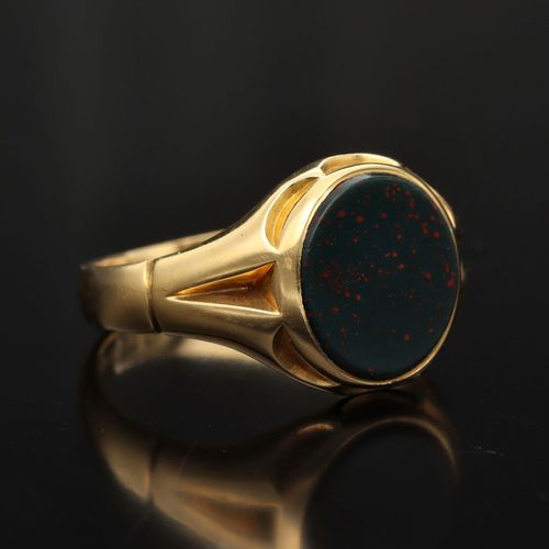 18ct Gold Gents Bloodstone Ring image-1