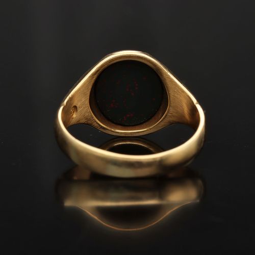 18ct Gold Gents Bloodstone Ring image-5