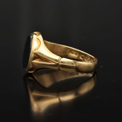 18ct Gold Gents Bloodstone Ring image-3