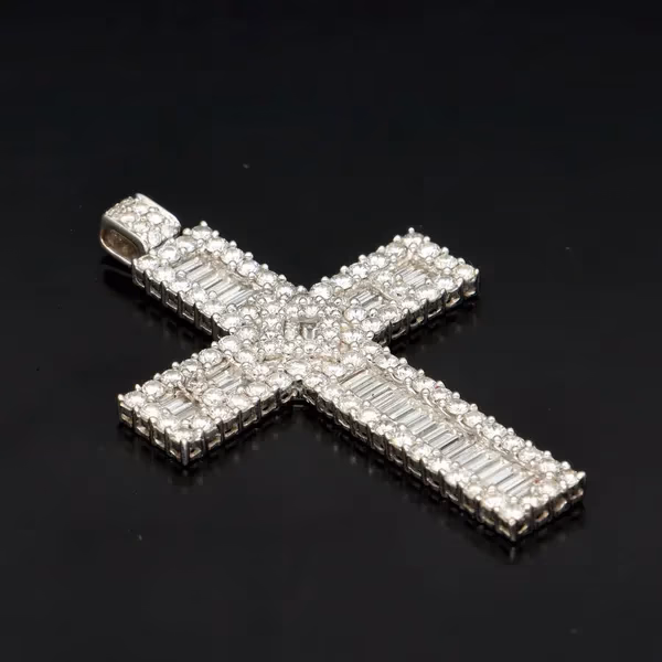 18k White Gold Diamond Cross Pendant