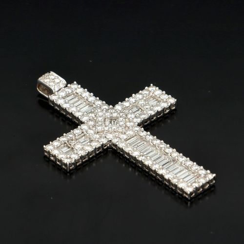 18k White Gold Diamond Cross Pendant image-3