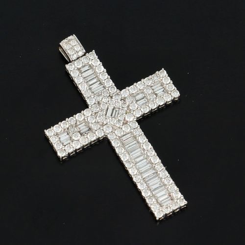 18k White Gold Diamond Cross Pendant image-1