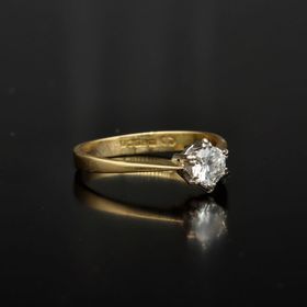 18ct Gold Diamond Solitaire Ring