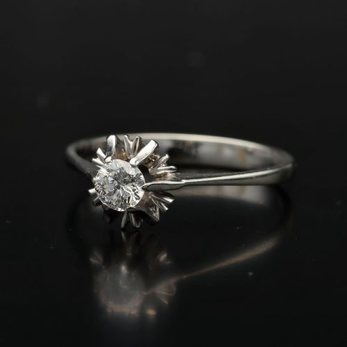 18ct Brilliant Cut Diamond Ring image-3