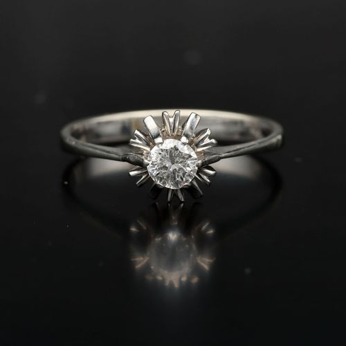 18ct Brilliant Cut Diamond Ring image-2